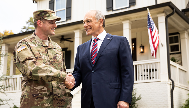 AdmiralVetShakehandPhoto